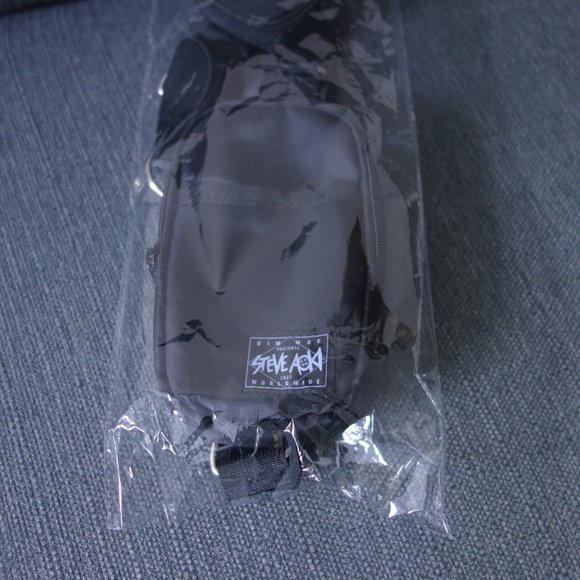 Dim Mak presents Steve Aoki 2023 Worldwide Air Pods Case and iPhone Case *NEW* - Picture 2 of 12